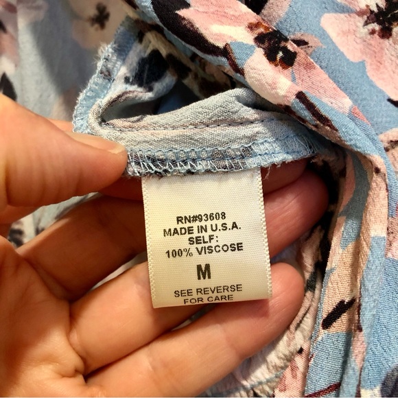 NWOT Willow & Clay Blue Pink Floral Summer Blouse Size Medium - Picture 11 of 14